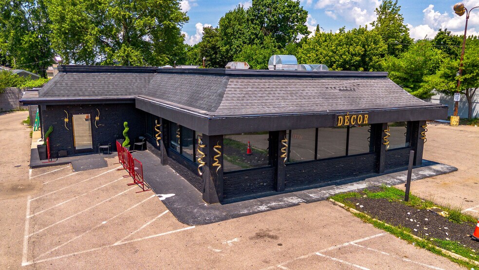 More Photos Of 8021 Hamilton Ave, Cincinnati Freestanding For Sale