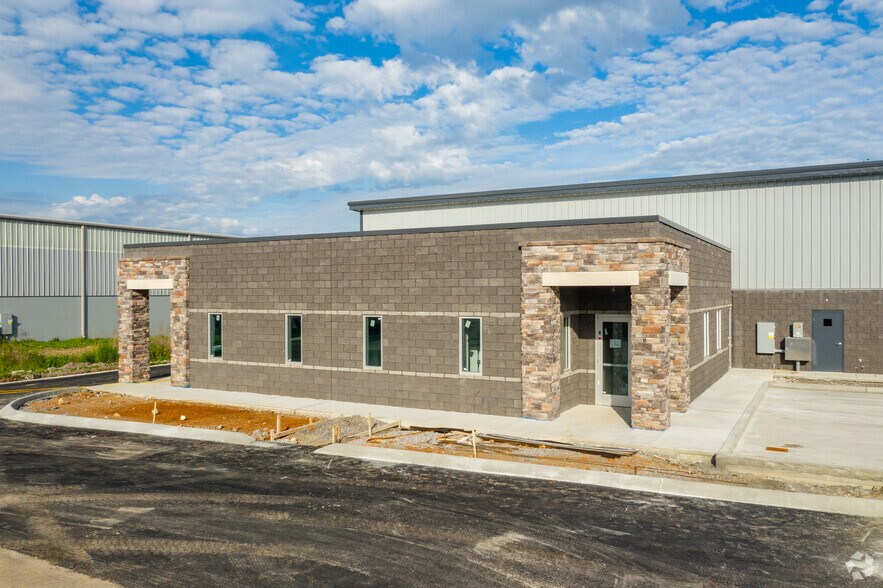 More Photos Of 6136-6138 Cockrill Bend Cir, Nashville Flex For Lease