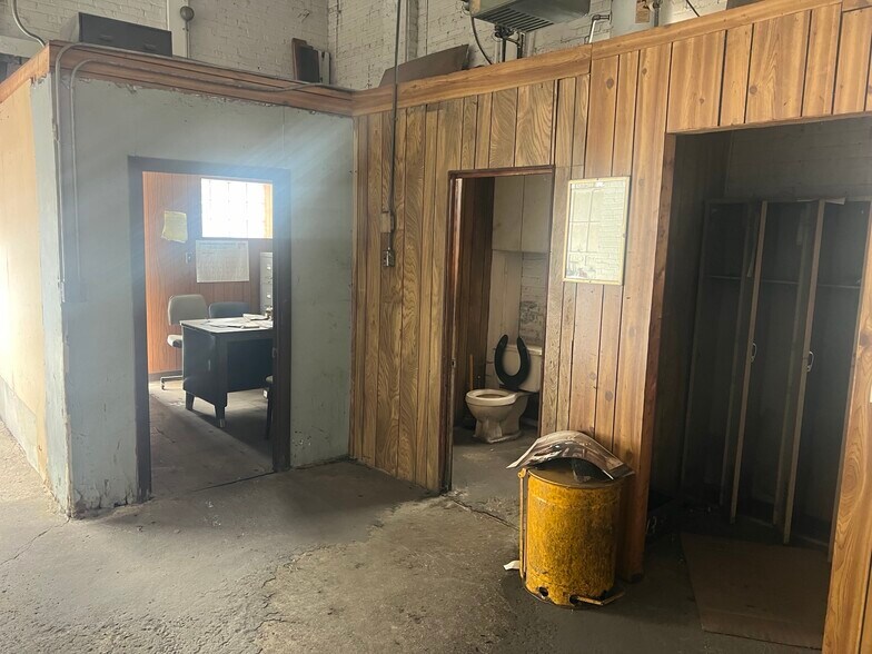 More Photos Of 1744 Indianapolis Blvd, Whiting Manufacturing For Sale