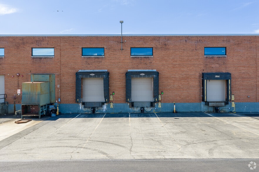 More Photos Of 301 Island Rd, Mahwah Warehouse For Lease