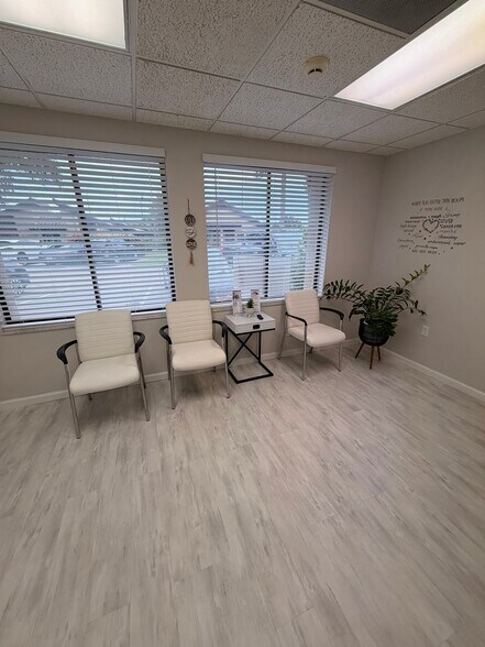 More Photos Of 7021 S Tamiami Trl, Sarasota Office For Sale