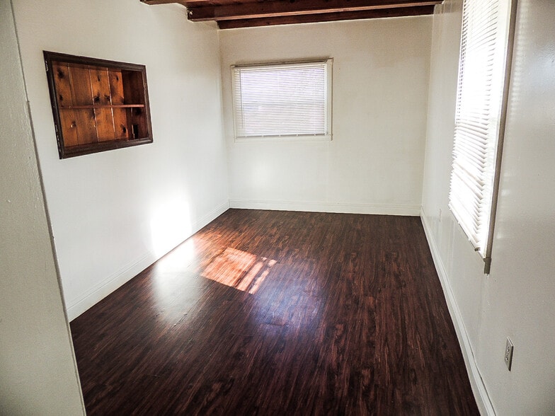 More Photos Of 1329 Todd Rd Ext, Lakeport Flex For Sale