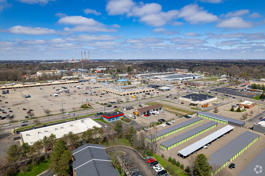 More Photos Of 1122 W Holmes Rd, Lansing Freestanding For Lease