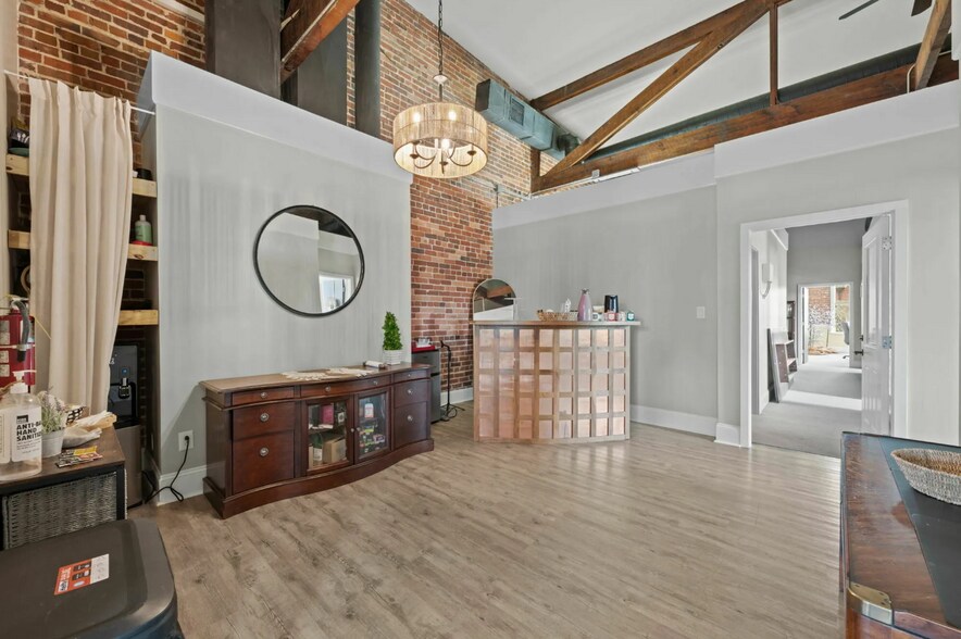 More Photos Of 202 Craven St, New Bern General Retail For Lease