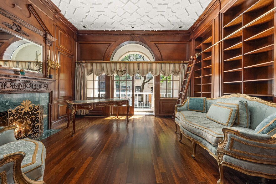 More Photos Of 7 E 69th St, New York Specialty For Lease