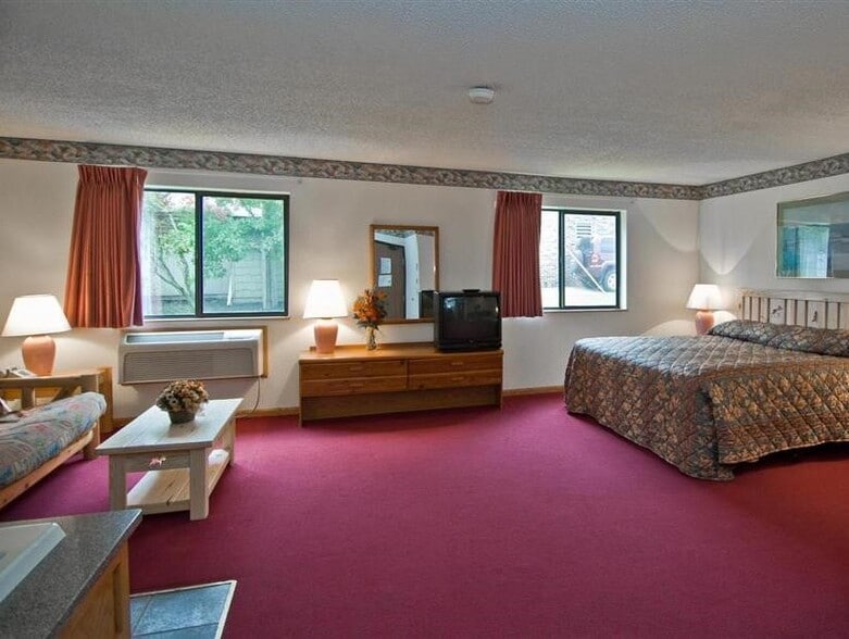 More Photos Of 2326 Highway 53, International Falls Hotel For Sale