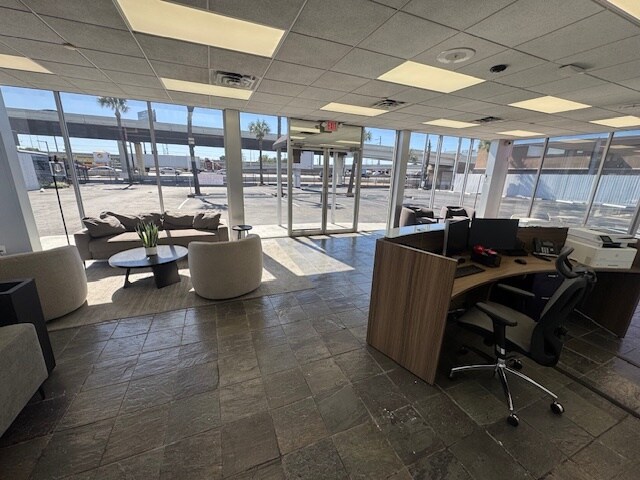 More Photos Of 5712 Southwest Fwy, Houston Auto Dealership For Lease