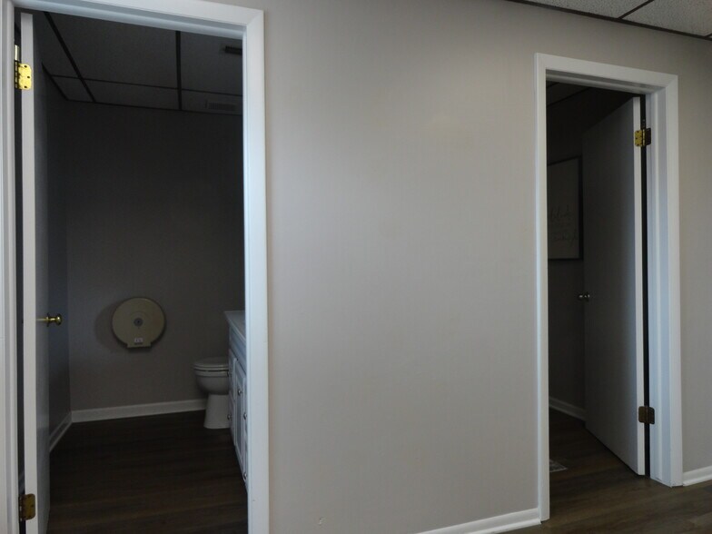 More Photos Of 3552-3556 Avon St, Hartland Medical For Sale