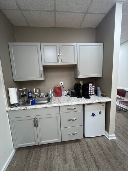 More Photos Of 600 Iron City Dr, Pittsburgh Freestanding For Lease