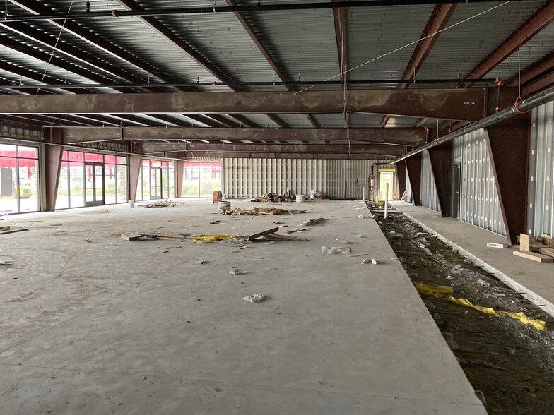 More Photos Of 6860 Southwest Fwy, Houston Storefront Retail Office For Lease