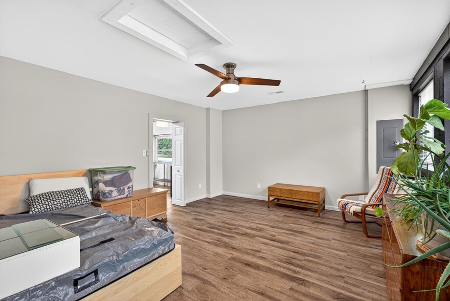 More Photos Of 332 S Howard Ave, Landrum Freestanding For Sale