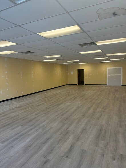 More Photos Of 1330-1384 N Pleasantburg Dr, Greenville Storefront Retail Office For Lease