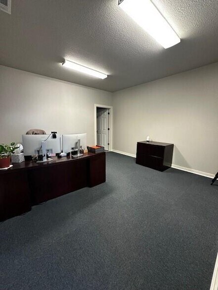 More Photos Of 2554 Highway 290 Hwy, Dripping Springs Warehouse For Lease