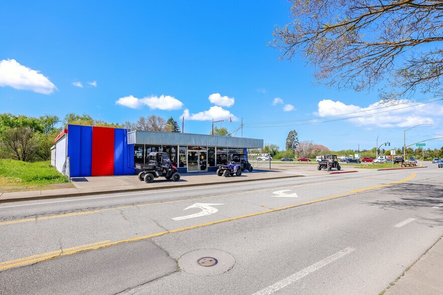 More Photos Of 1375 Industrial Ave, Petaluma Showroom For Sale