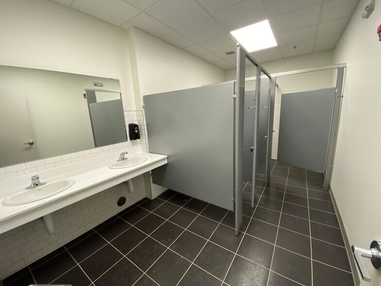 More Photos Of 101 S Main St, Le Sueur Storefront For Lease