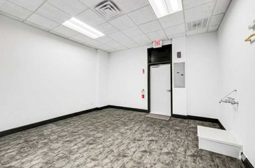 More Photos Of 8991 Daniels Center Dr, Fort Myers Medical For Sale