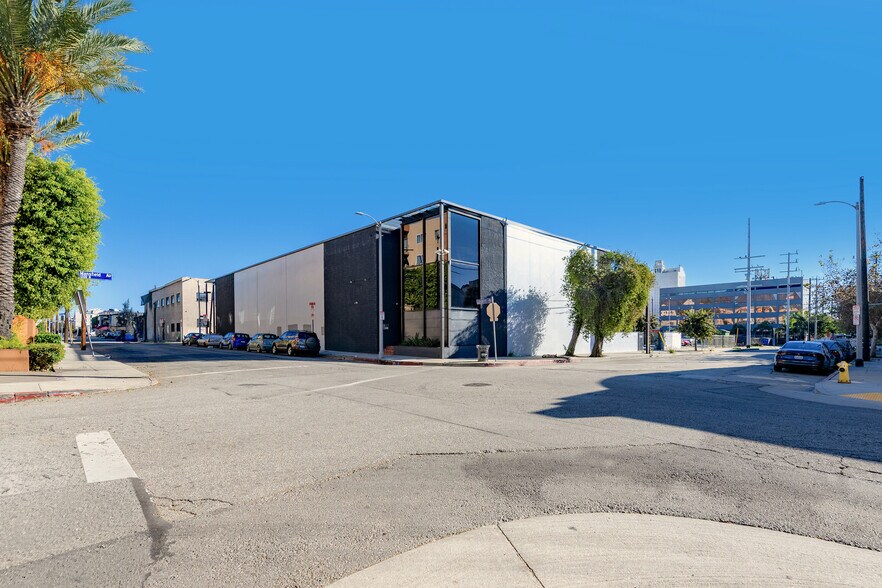 Primary Photo Of 6860 Lexington Ave, Los Angeles Loft Creative Space For Sale