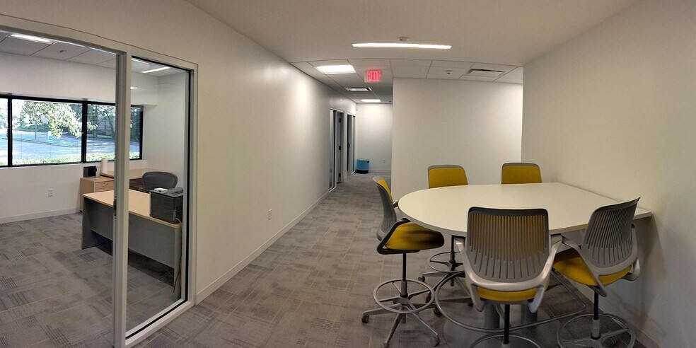 More Photos Of 421 Minuet Ln, Charlotte Office For Lease