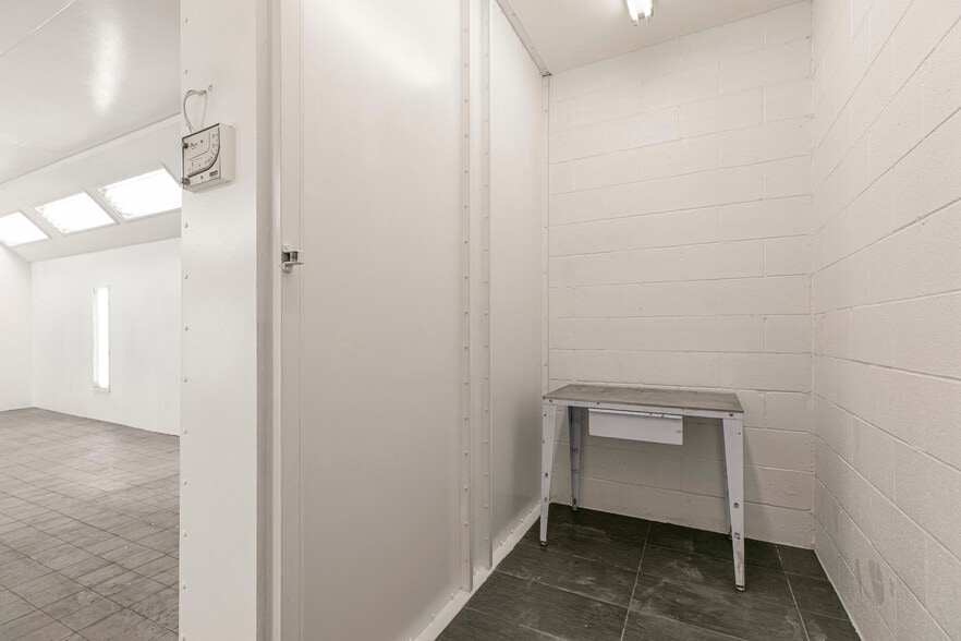 More Photos Of 10837 Burbank Blvd, North Hollywood Auto Repair For Sale