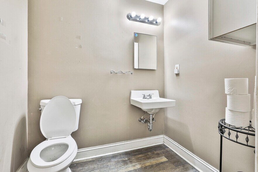 More Photos Of 243 Senoia Rd, Peachtree City Unknown For Lease