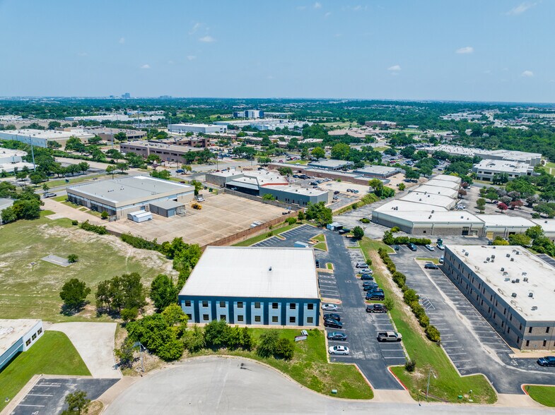 More Photos Of 1606 Headway Cir, Austin Light Manufacturing For Lease