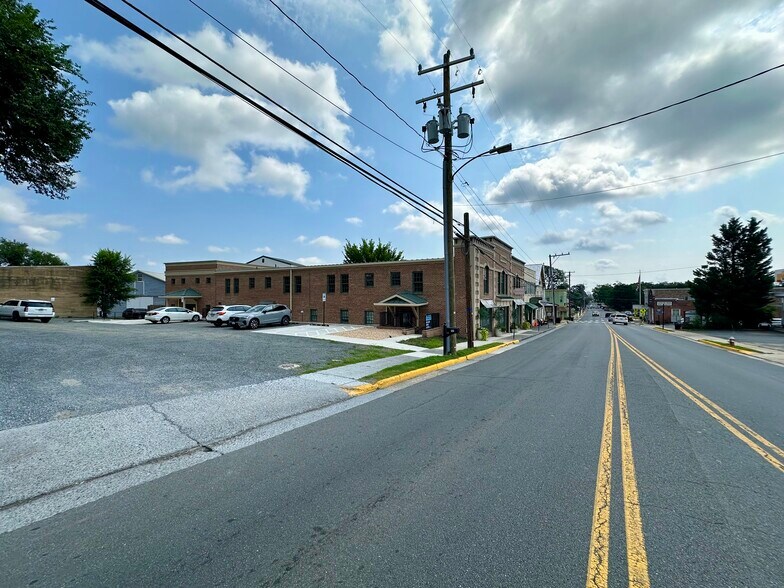 More Photos Of 151 W Main St, Purcellville Storefront Retail Office For Lease