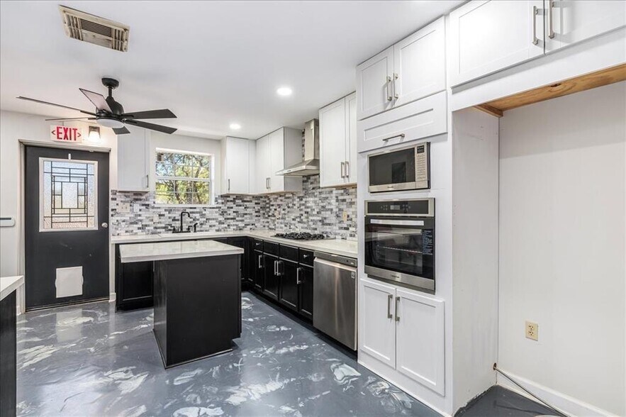 More Photos Of 2505 Pace Bend Rd S, Spicewood Industrial For Sale