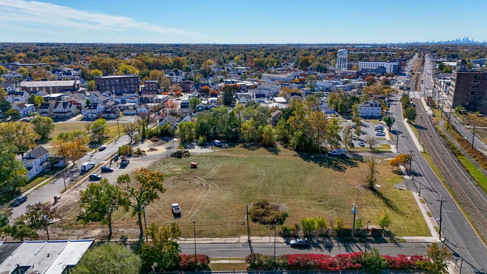 More Photos Of , Bloomingdale General Retail For Sale