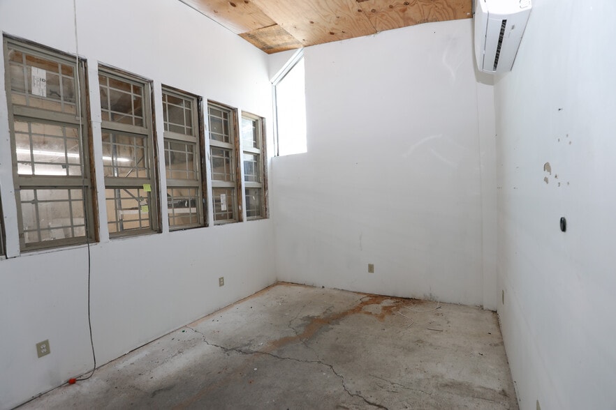More Photos Of 5 Haynie St, Newnan Warehouse For Lease