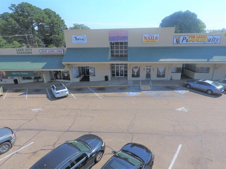 More Photos Of 1716-1770 Commerce St, Grenada Unknown For Lease