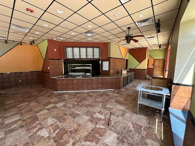 More Photos Of 211 Pelham Rd, Greenville Freestanding For Lease
