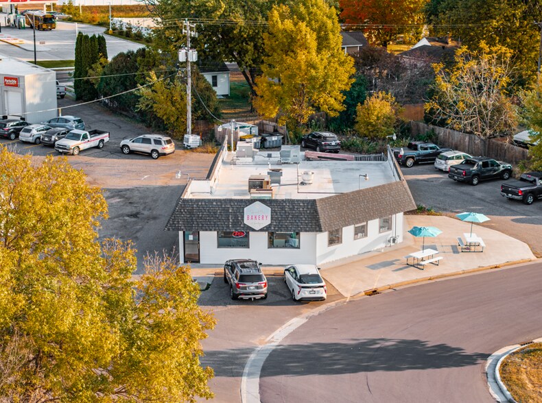 More Photos Of 970 Newton St, Baldwin Restaurant For Sale