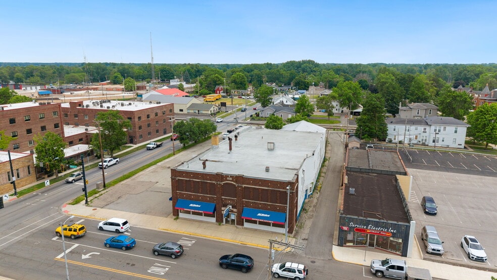 More Photos Of 314 E Market St, Warsaw Showroom For Sale