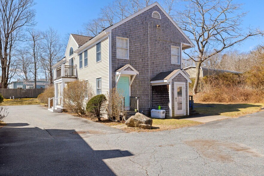 More Photos Of 29 Simpson Ln, Falmouth Office For Sale