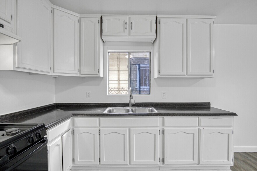 More Photos Of 5907 Bonsallo Ave, Los Angeles Multifamily For Sale