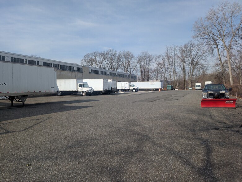 More Photos Of 1 Pond Rd, Rockleigh Warehouse For Lease