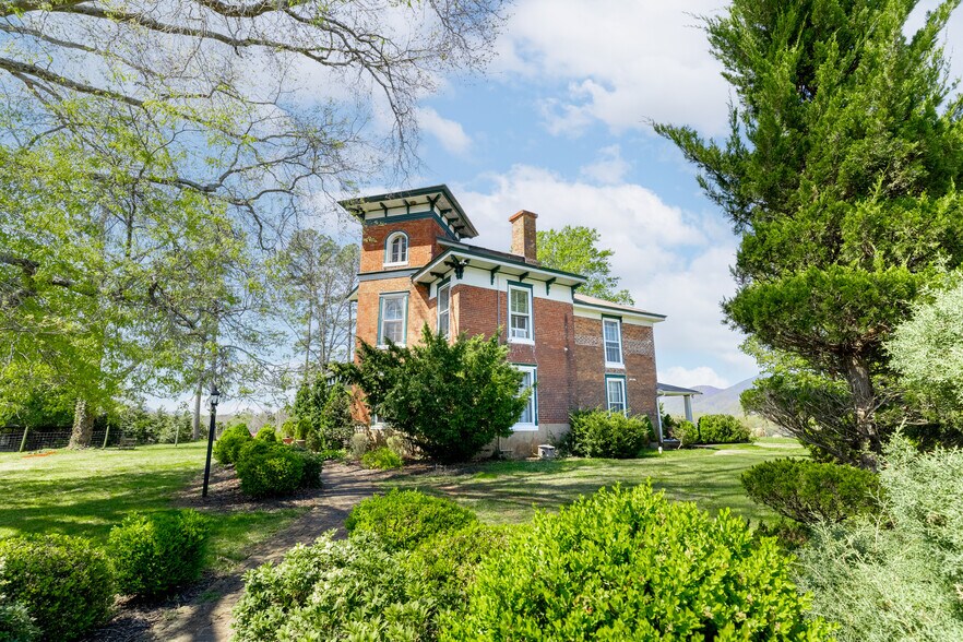 More Photos Of 2416 Lowesville Rd, Amherst Hospitality For Sale