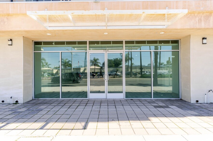 Primary Photo Of 1598 Long Beach Blvd, Long Beach Storefront Retail Office For Sale