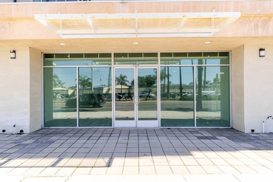Primary Photo Of 1598 Long Beach Blvd, Long Beach Storefront Retail Office For Sale