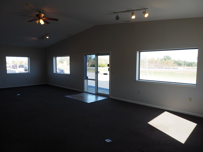 More Photos Of 9430 N Karen Dr, Mooresville Light Distribution For Lease