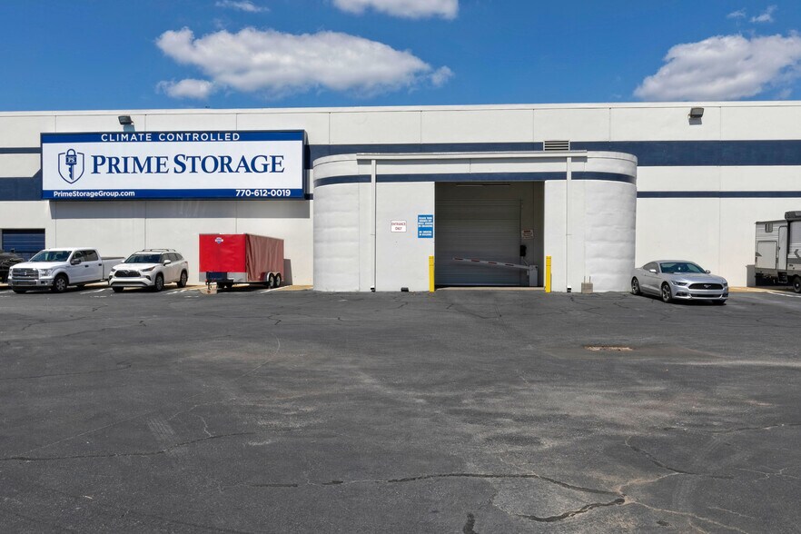 More Photos Of 1155 Powers Ferry Pl, Atlanta Self Storage For Lease
