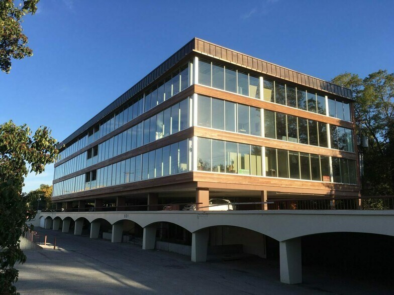 More Photos Of 601 E 63rd St, Kansas City Office For Lease