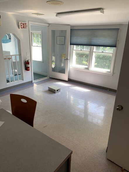 More Photos Of 98 Spencer Plain Rd, Old Saybrook Medical For Lease