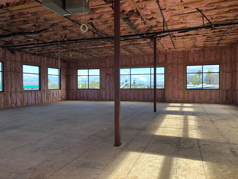 More Photos Of 2108 Railroad Ave, Pittsburg Storefront Retail Office For Lease