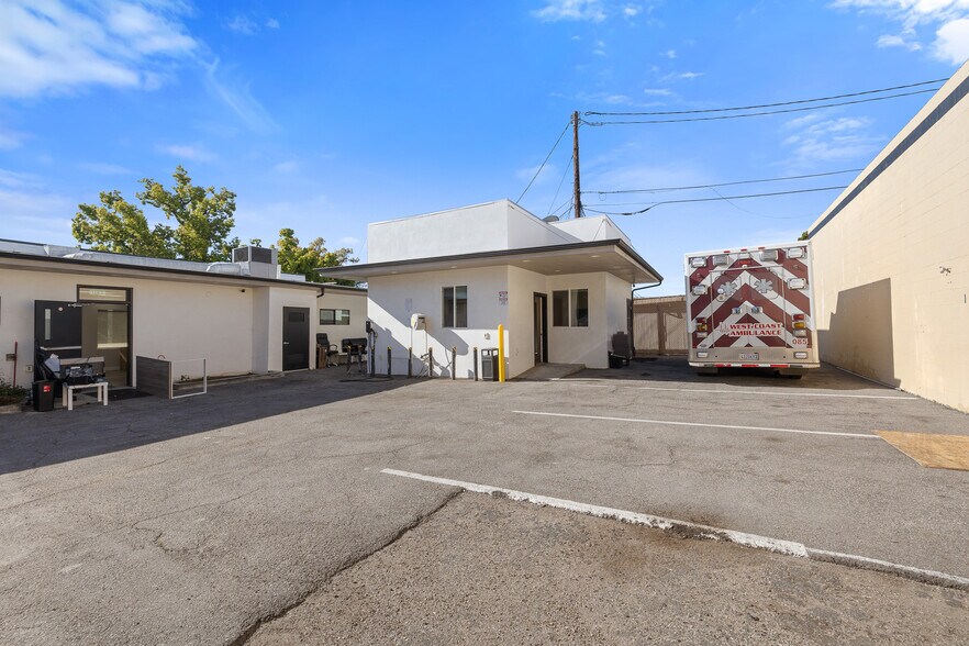 More Photos Of 121-123 S Victory Blvd, Burbank Storefront Retail Office For Sale