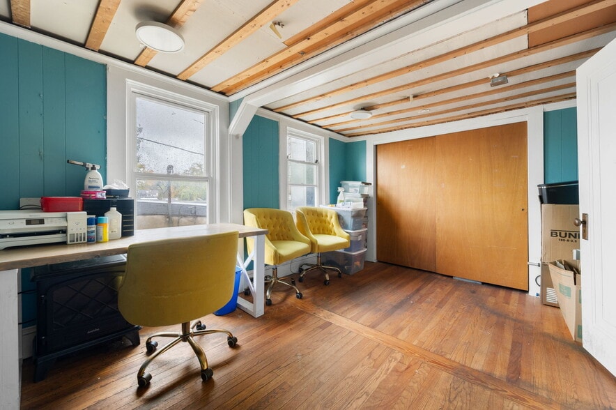 More Photos Of 17 S Main St, Brooklyn Freestanding For Sale