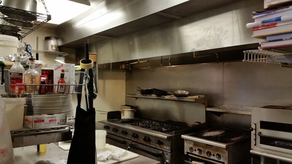 More Photos Of 208-212 Territorial Rd, Benton Harbor Restaurant For Lease