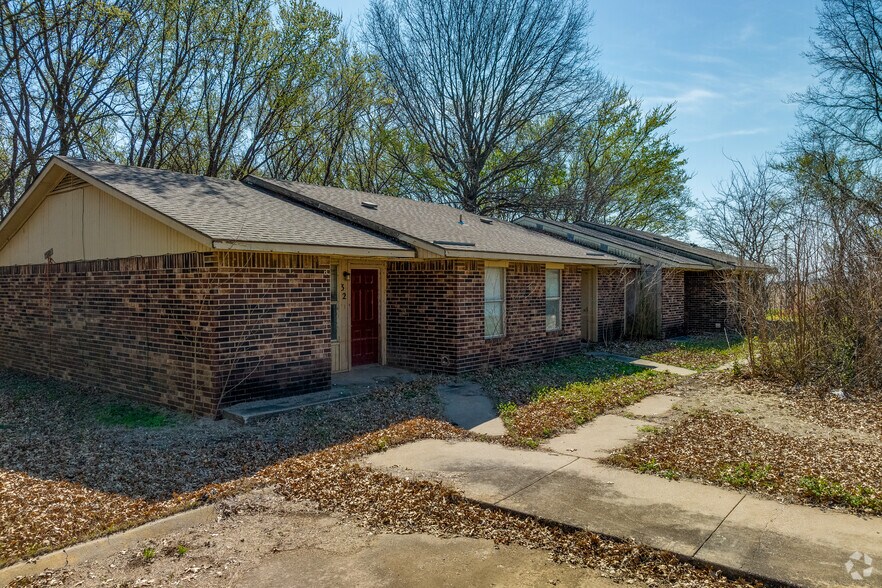 More Photos Of 100 W. Oak St., Webbers Falls Apartments For Sale