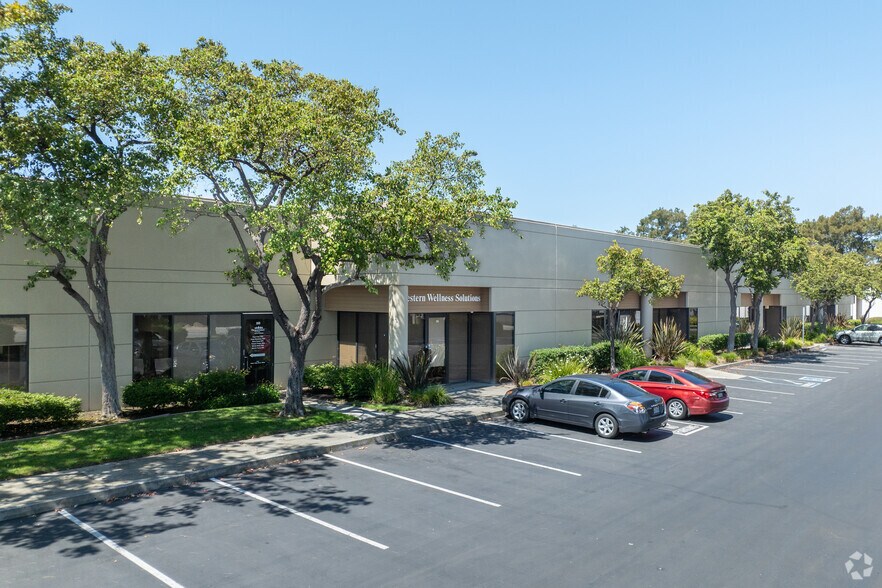 More Photos Of 1555 Doolittle Dr, San Leandro Research And Development For Lease