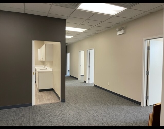 More Photos Of 1275 Davis Rd, Elgin Office For Lease